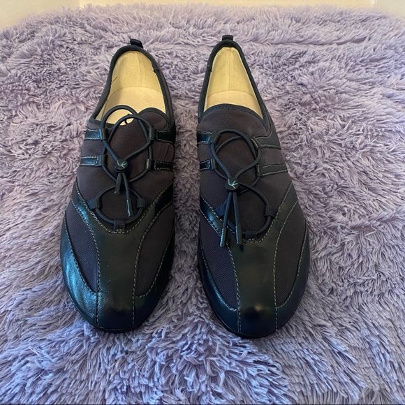 Liz Claiborne size 9 1/2 “Layton” shoes Navy - Picture 1 of 7